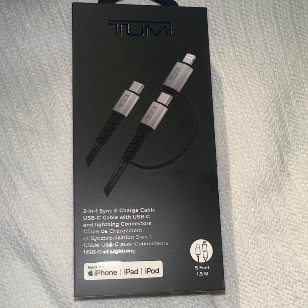 Tumi Dual Sync Charging Cable - USB-C & Lightning Connector 5 ft /1.5 M NIB